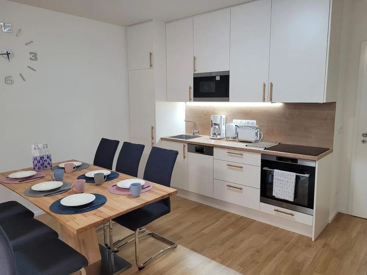 Newly Built Apartment With Balcony, Ac And Free Indoor Garage Πράγα 0*,